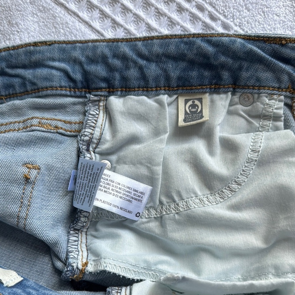 Universal Thread Blue High Rise Distressed Jeans - Picture 9 of 9
